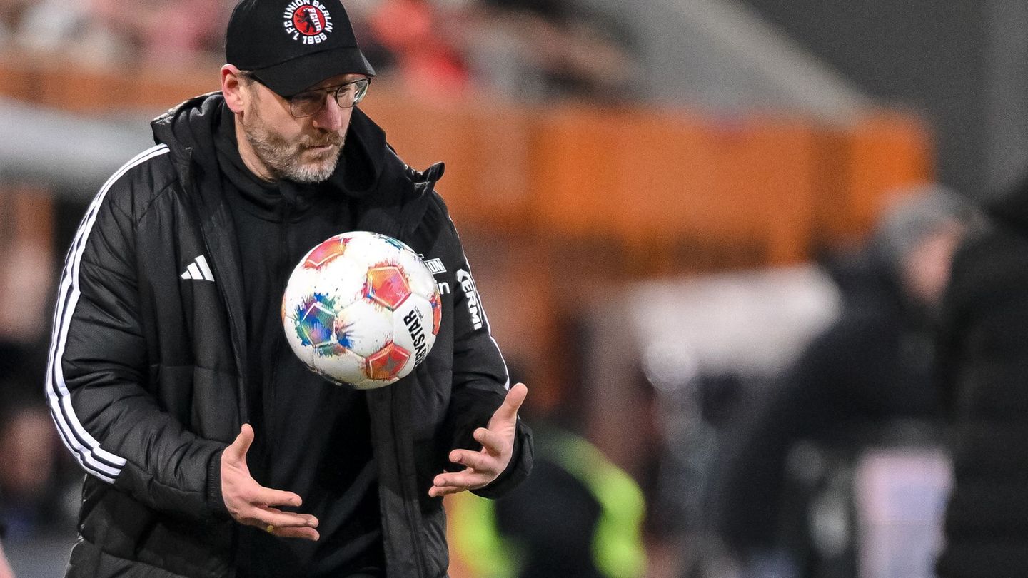 Union-Trainer Steffen Baumgart will auch in Stuttgart punkten. (Archivbild) Foto: Harry Langer/dpa