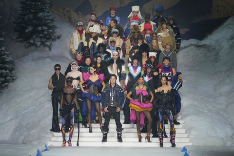 Der kanadische Schauspieler Hudson Williams (Mitte) gab bei der Modewoche in Mailand sein Debüt auf dem Laufsteg. Foto: Antonio