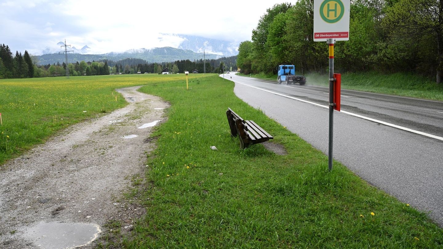 Gerade auf dem Land sind Busse eines der wichtigsten öffentlichen Verkehrsmittel. (Archivbild) Foto: Angelika Warmuth//dpa