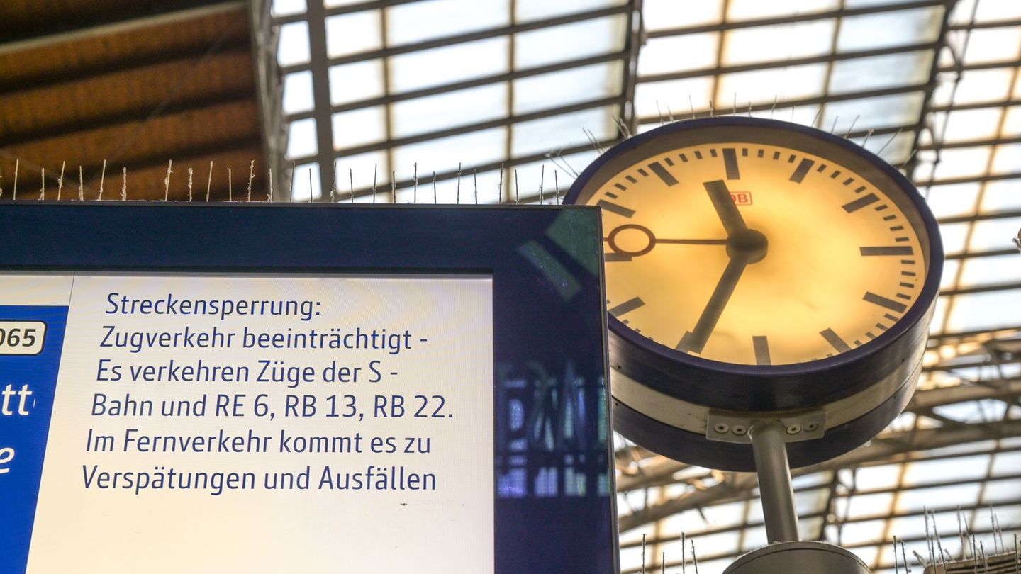 Nach einem Polizeieinsatz an der Strecke ist die Sperrung am Leipziger Hauptbahnhof zwar aufgehoben – dennoch kommt es weiter zu