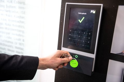 Wie hoch soll die tägliche Arbeitszeit liegen? Darum wird gerade wieder gestritten. (Symbolbild) Foto: Sina Schuldt/dpa