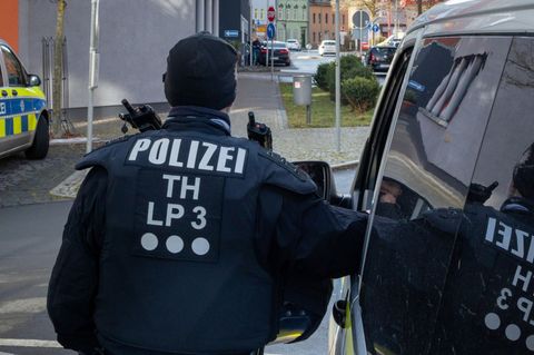 Die Polizei sicherte die Veranstaltung ab. Foto: Michael Reichel/dpa