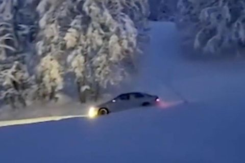 Autofahrer rast geöffnete blaue Skipiste hinab – Video zeigt gefährliche Fahrt