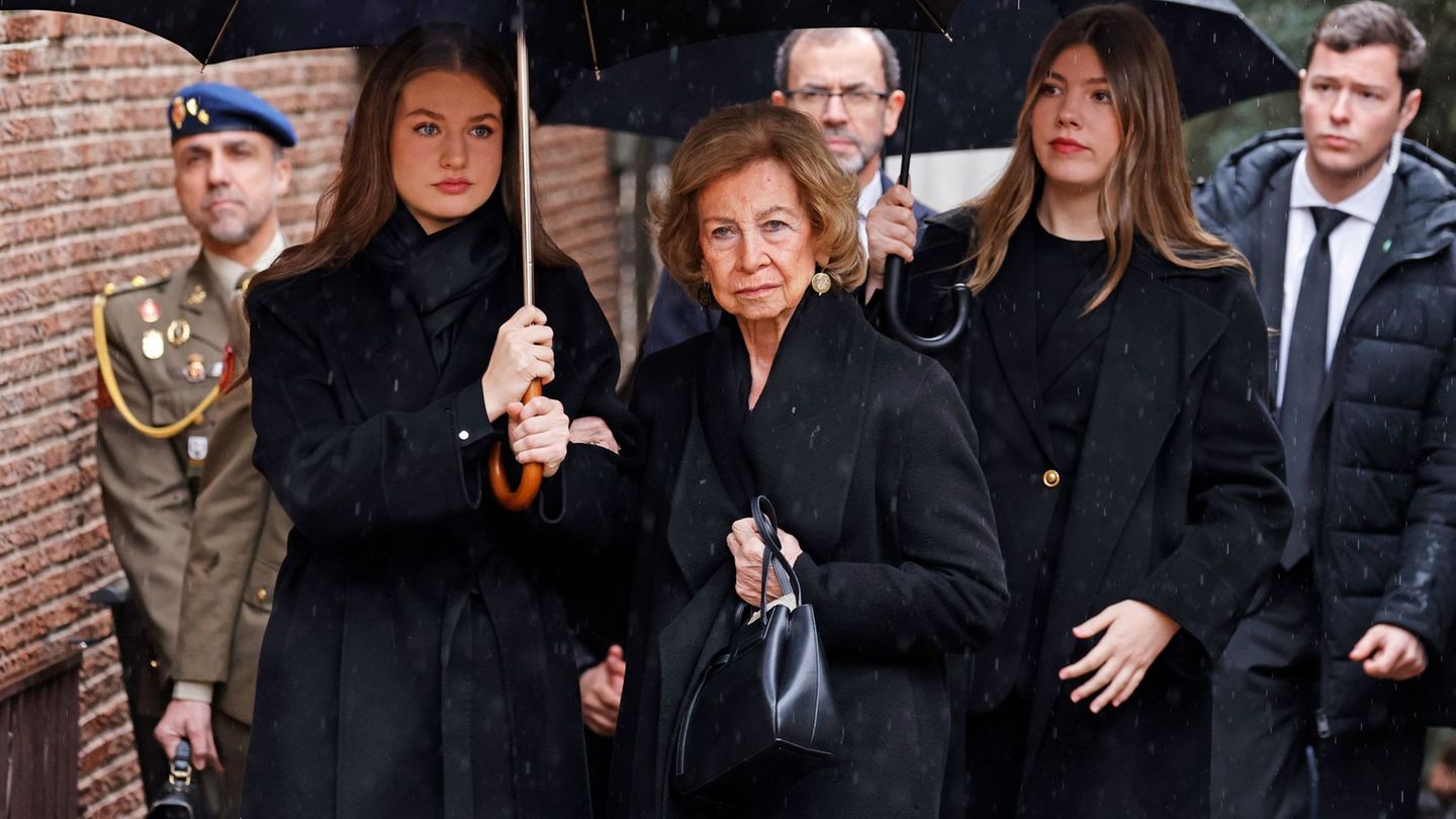 Die spanische Königsfamilie hat bei einer Trauerfeier Abschied von Irene von Griechenland, der Schwester der spanischen Altkönig