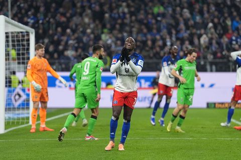 Jean-Luc Dompé (M, Hamburger SV) reagiert nach einer verpassten Chance. Foto: Marcus Brandt/dpa