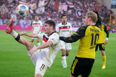Nichts für Ästheten: Der BVB besiegt den FC St. Pauli. Foto: Bernd Thissen/dpa
