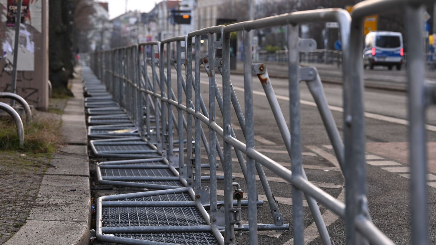 Nach dem Versammlungsgeschehen rund um das Connewitzer Kreuz gibt die Polizei den Bereich am frühen Abend wieder für den Straßen