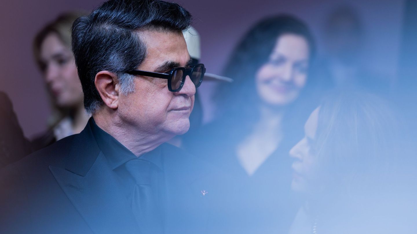 Zum Filmpreis in Berlin: der iranische Regisseur Jafar Panahi. Foto: Christoph Soeder/dpa