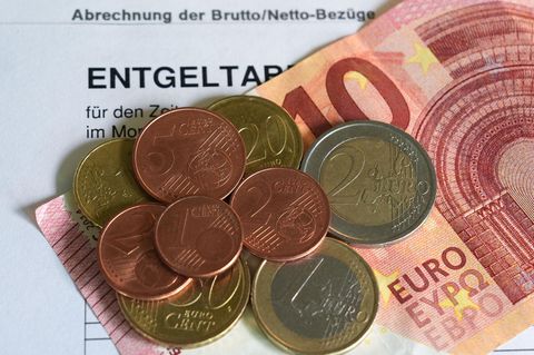 Der gesetzliche Mindestlohn in Deutschland beträgt seit dem 1. Januar 2026 13,90 Euro pro Stunde