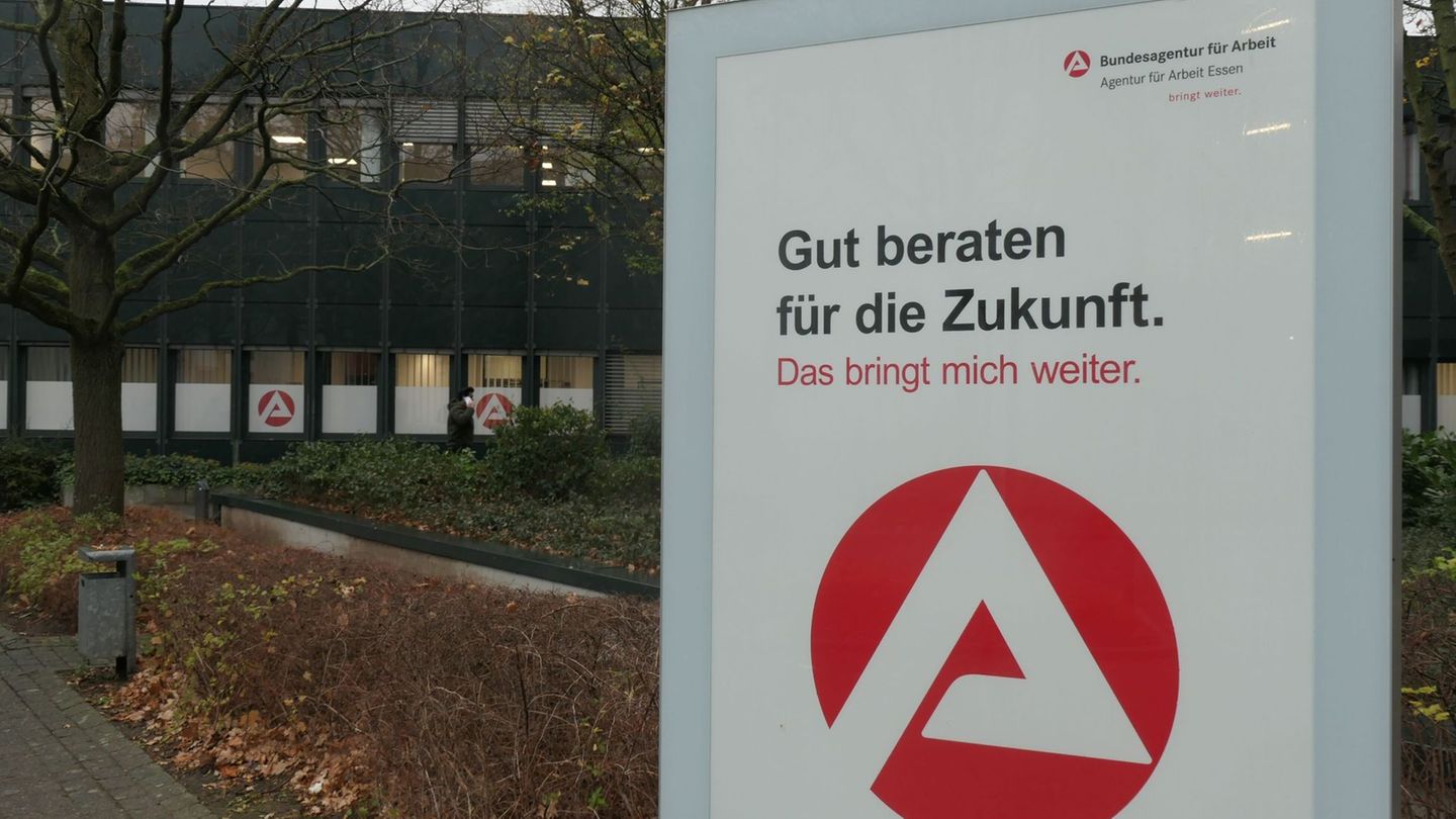 Im Saarland waren 2025 im Jahresdurchschnitt 39.300 Frauen und Männer ohne Job gemeldet. (Symbolbild) Foto: Helge Toben/dpa