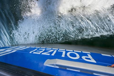 Eine Leckage eines Gütermotorschiffes verursacht einen Einsatz von Feuerwehr und Wasserschutzpolizei. (Symbolbild) Foto: Heiko R