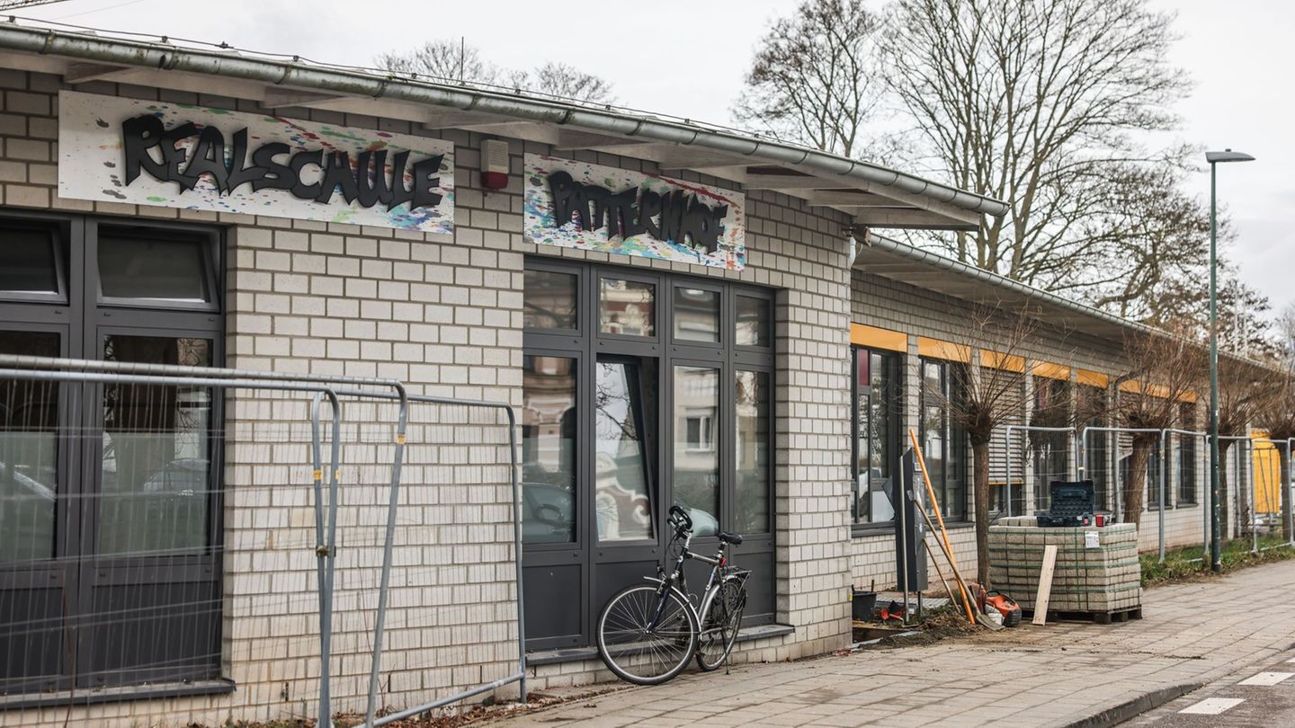 Wiederaufbau-Nach-Jahrhundertflut-Schule-zieht-zur-ck-in-ihr-Geb-ude