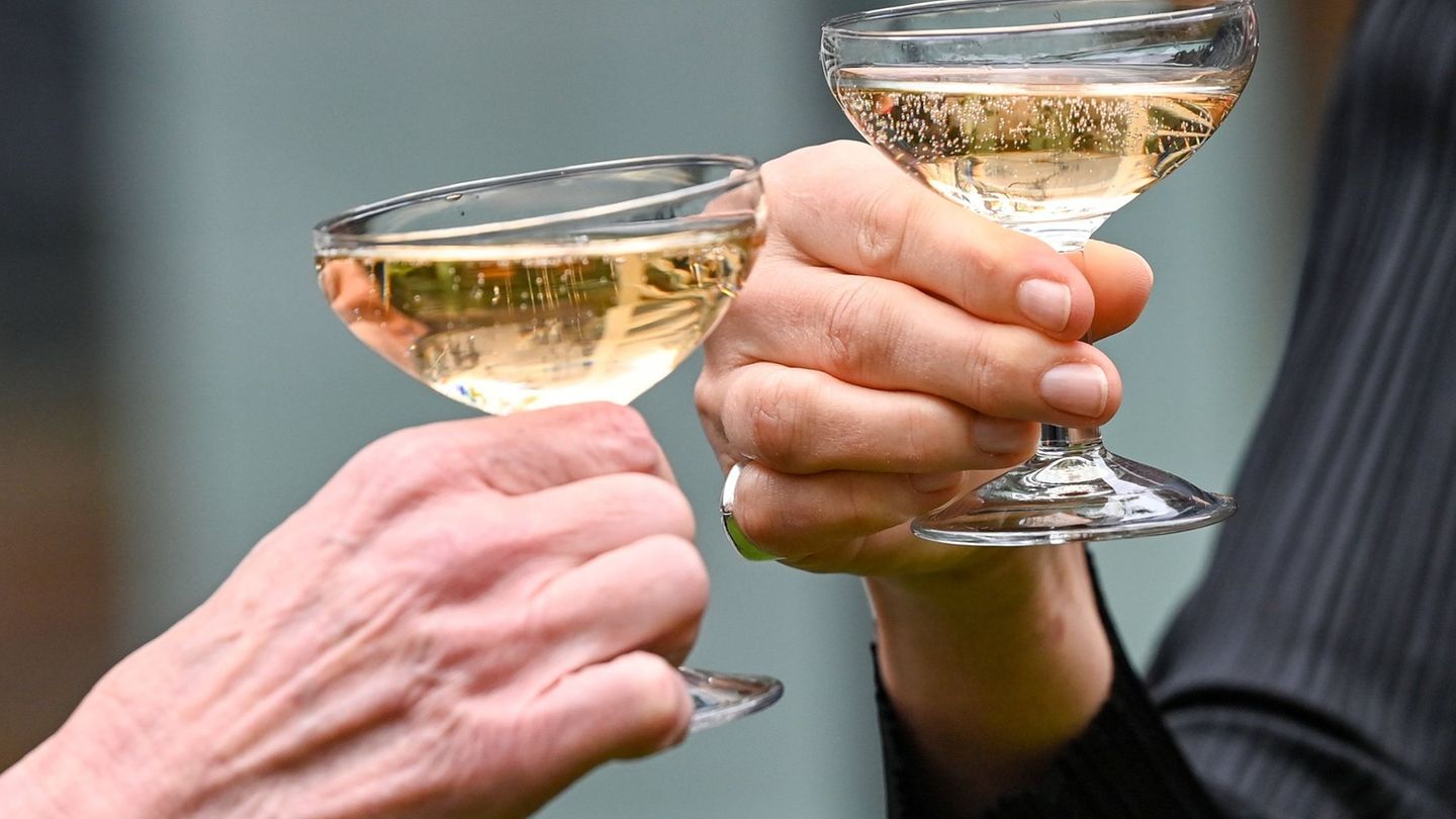 Nach der Adventszeit und den Feiertagen haben viele Menschen das Gefühl, dass sie nun erst einmal weniger oder gar nicht trinken