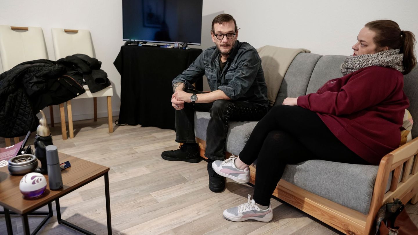 Vom Obdach in die eigene Wohnung: Der ehemalige Wohnungslose Michael Wagner hat im September die erste eigene Wohnung seit Jahre