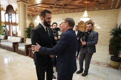 Im Oktober traf Außenminister Johann Wadephul (CDU) den syrischen Übergangspräsidenten, Ahmed al-Scharaa, in Damaskus. (Archivfo