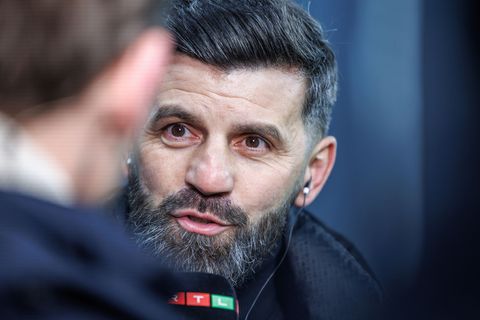 Schalkes Trainer Muslic hat mit Charme auf Transfergerüchte um Edin Dzeko reagiert. Foto: Andreas Gora/dpa