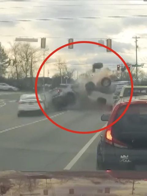 Seniorin löst Massencrash aus – DashCam filmt schweren Unfall