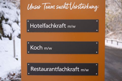 Hotels und Gastronomie klagen über Fachkräftemangel - die Grenzregion Spree-Neiße im Osten Brandenburgs reagiert nun unter ander