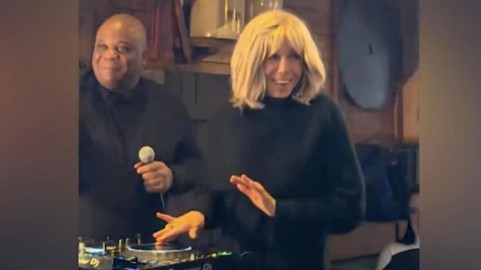 Brigitte Macron überrascht als DJ bei Spendenaktion im Disneyland