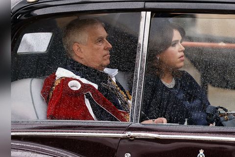 Andrew Mountbatten-Windsor soll wegen der Funkstille zu Tochter Eugenie "am Boden zerstört" sein.