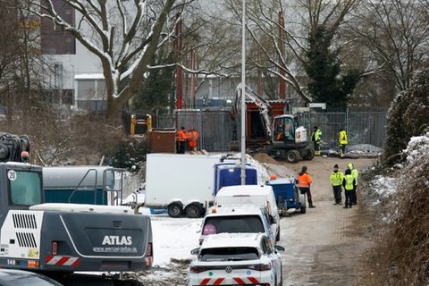 Reparaturarbeiten nach dem mutmaßlichen Anschlag