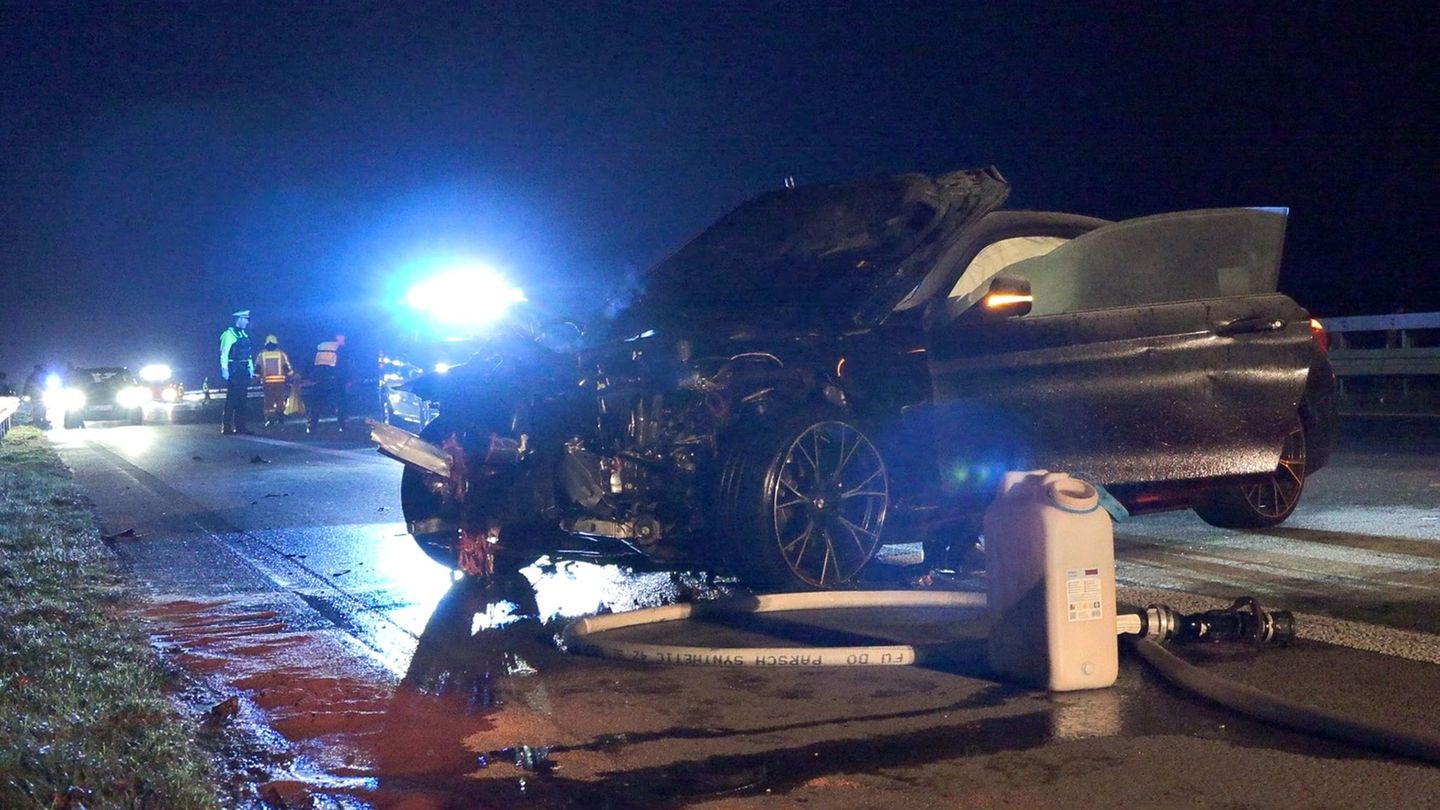 Der Mann wurde bei der Kollision leicht verletzt, das Auto war nicht mehr fahrtüchtig. Foto: Justin Brosch/dpa