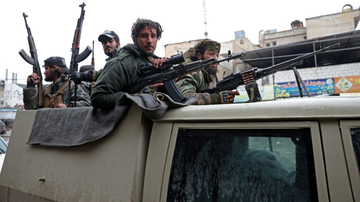 Beobachter-Kurdische-K-mpfer-ziehen-sich-von-gr-tem-lfeld-Syriens-zur-ck