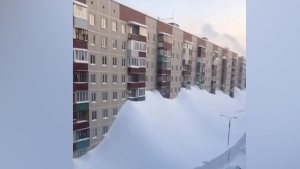 Schnee bis zum fünftem Stock – Kamtschatka versinkt in Eis