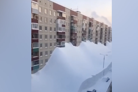 Schnee bis zum fünftem Stock – Kamtschatka versinkt in Eis