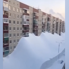 Schnee bis zum fünftem Stock – Kamtschatka versinkt in Eis