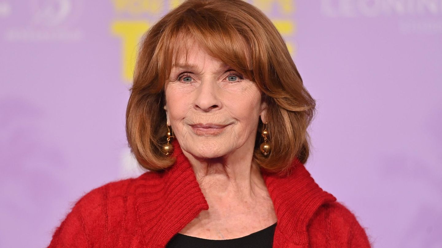 Vip News: Senta Berger nach Sturz auf Bühne schwer verletzt