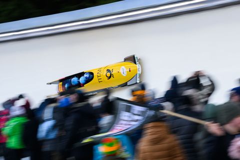 Johannes Lochner holt auch den Viererbob-Gesamtweltcup. Foto: Robert Michael/dpa