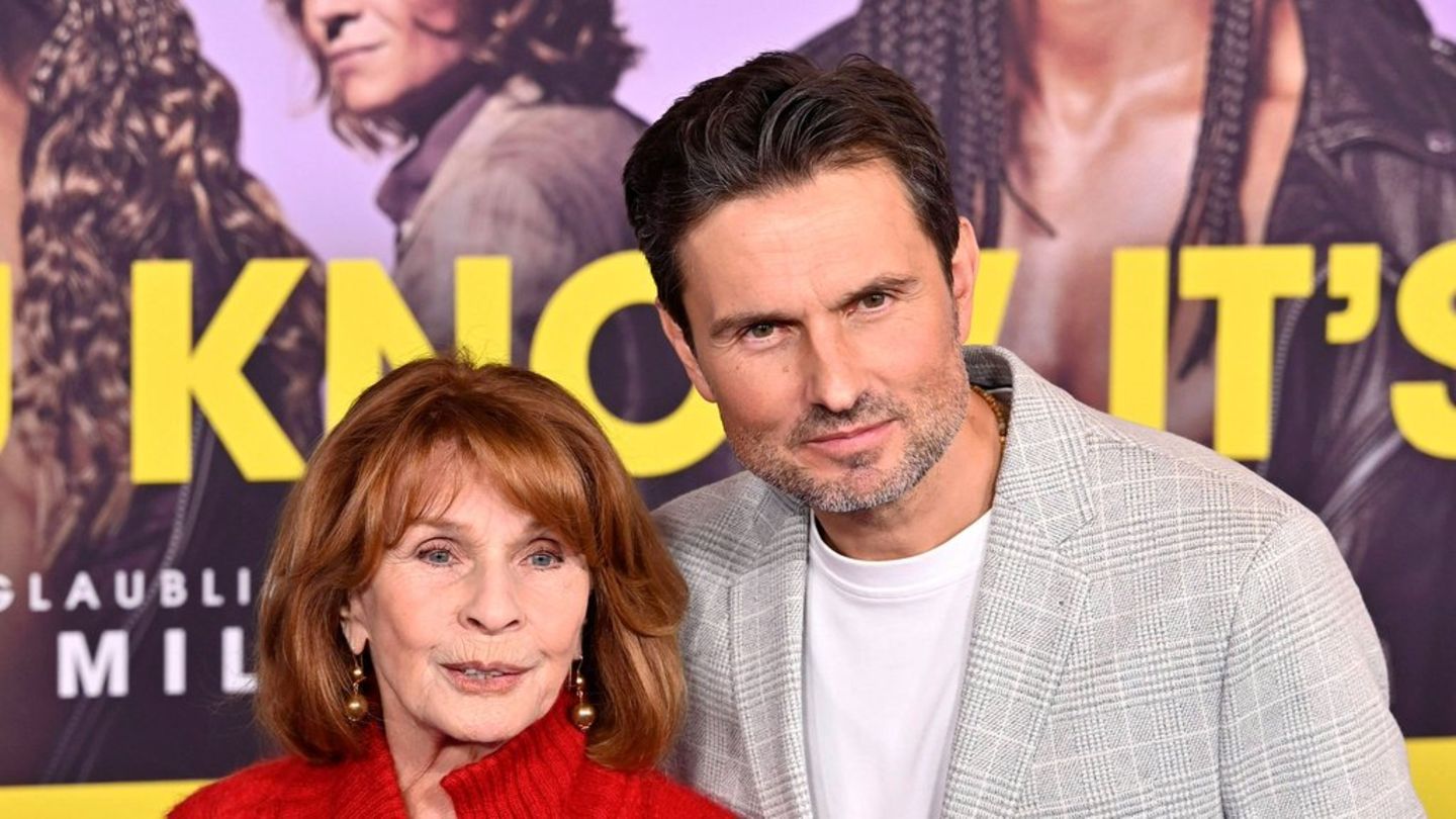 Simon Verhoeven hat kürzlich einen Film mit seiner Mutter Senta Berger gemacht.