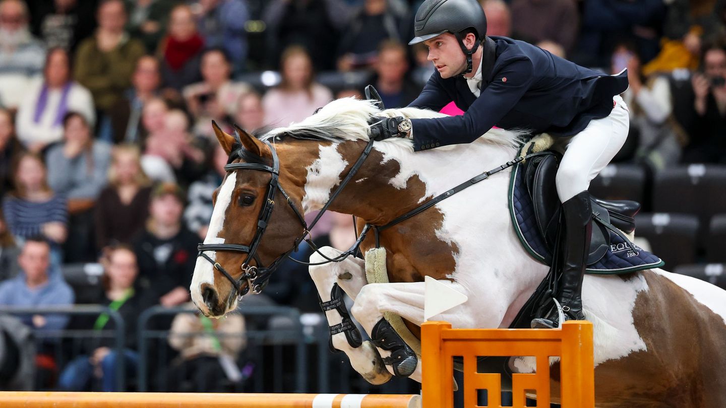 Gerrit Nieberg ritt im Stechen auf den dritten Platz. Foto: Jan Woitas/dpa