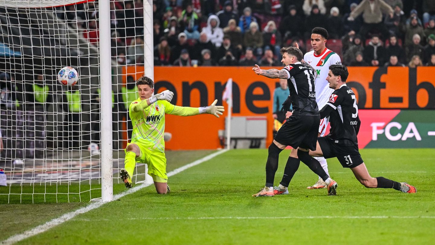 Igor Matanović steht für die Freiburger goldrichtig. Foto: Harry Langer/dpa