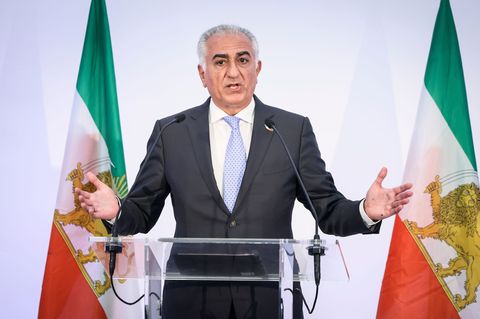 Reza Pahlavi, Sohn des gestürzten Schahs, kündigt seine Rückkehr in den Iran an. (Foto Archiv) Foto: Thomas Padilla/AP/dpa