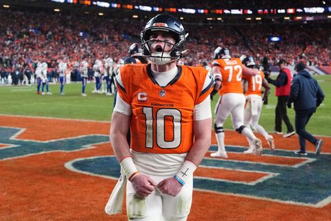 Bo Nix hat die Broncos zum ersten Playoff-Erfolg seit dem Super-Bowl-Sieg vor zehn Jahren geführt. Foto: David Zalubowski/AP/dpa