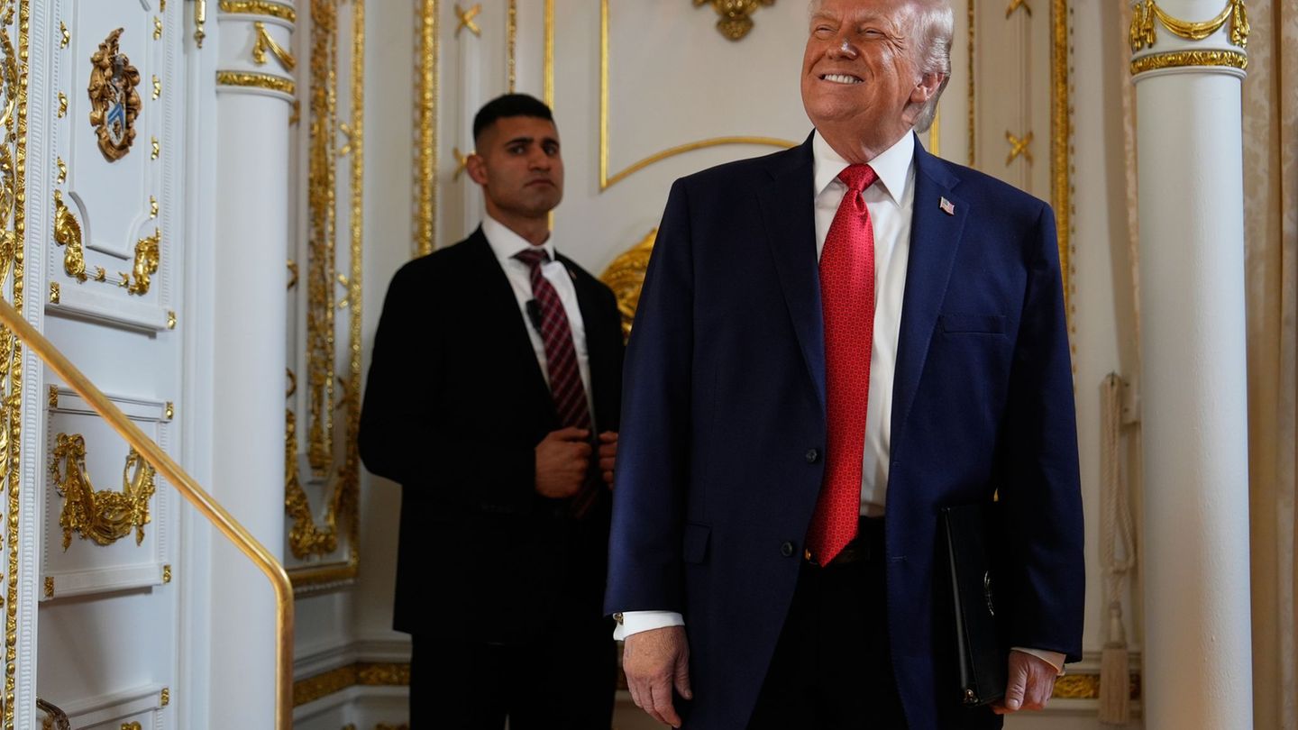 Mit seiner Zoll-Drohung sorgte US-Präsident Donald Trump für einen Eklat. (Archivbild) Foto: Julia Demaree Nikhinson/AP/dpa