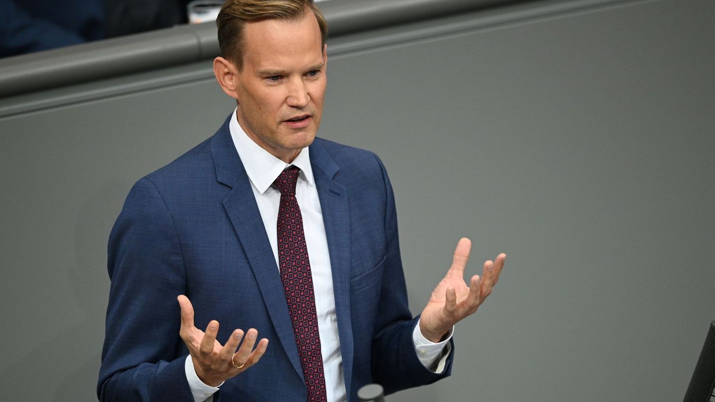 Der Rückgang des Bierabsatzes passe zu einem gesellschaftlichen Trend, sagt der Bundesbeauftragte für Sucht- und Drogenfragen, H