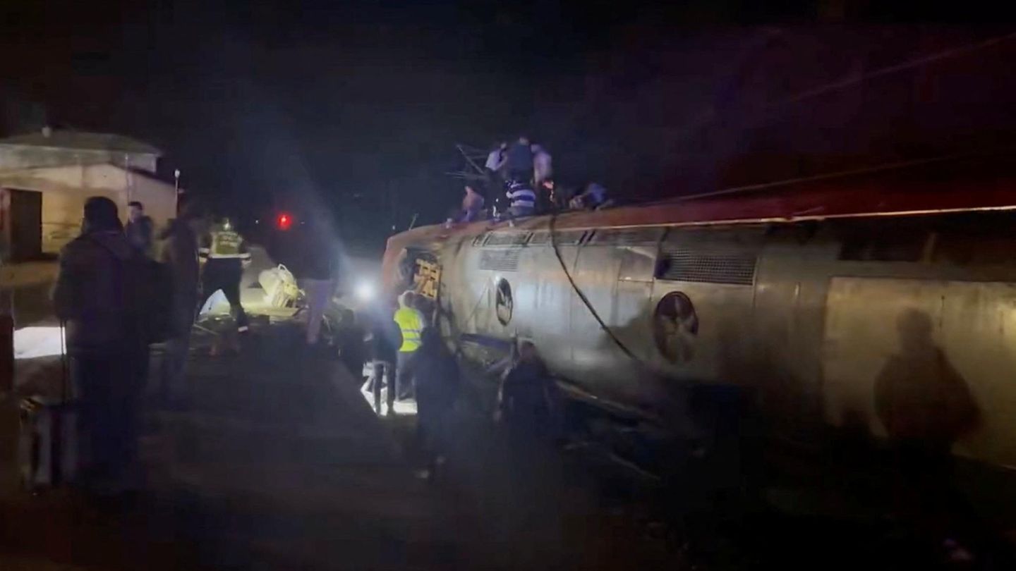 Spanien: Bergungsarbeiten nach Zugunglück