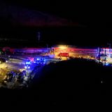 Eine Drohnenaufnahme aus der Nacht zeigt den Unglücksort von oben