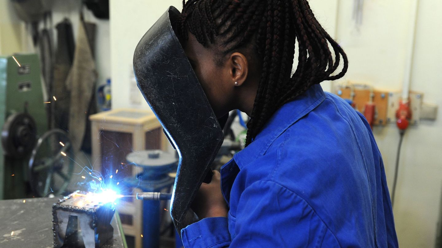 Mit ihrer Ausbildungsoffensive wollte das Arbeitsministerium im vergangenen Jahr 1.000 junge Migranten und ihre Familien ansprec