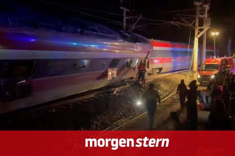 Bei dem verheerenden Zugunglück in Spanien starben mindestens 13 Menschen, es gibt viele Verletzte