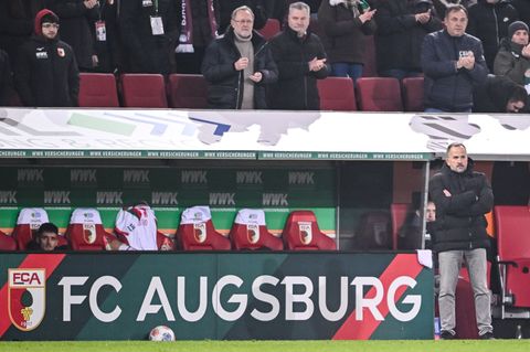 Manuel Baum muss mitansehen, wie seine Mannschaft eine Führung verspielt. Foto: Harry Langer/dpa