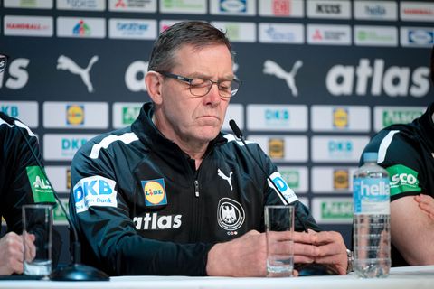 Für Alfred Gislason steht im EM-Duell mit Spanien einiges auf dem Spiel. Foto: Sina Schuldt/dpa