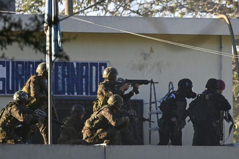 Guatemaltekische Soldaten im Gefängnis Renovación I