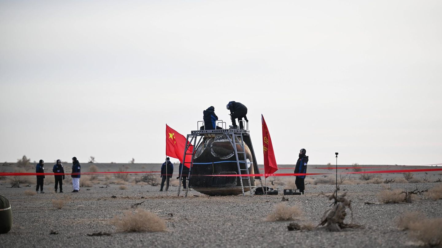 Landestelle der "Shenzhou 20" in der Wüste Gobi