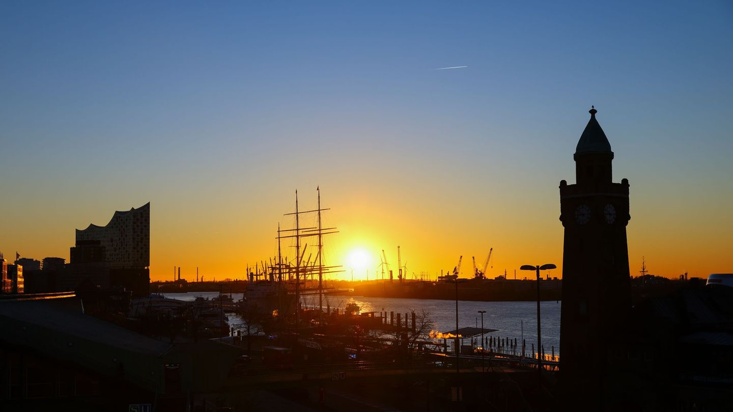 Die Woche startet freundlich und sonnig bei kühlen Temperaturen. (Symbolbild) Foto: Christian Charisius/dpa