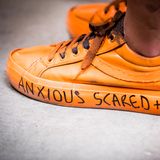 Jemandem etwas in die Schuhe schieben