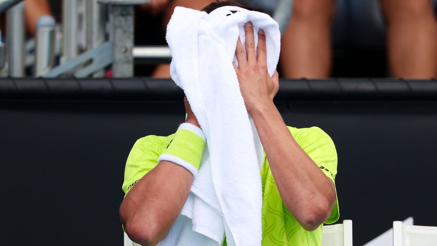 Daniel Altmaier traf in Melbourne zwei Sätze lang fast keinen Ball. Foto: Frank Molter/dpa